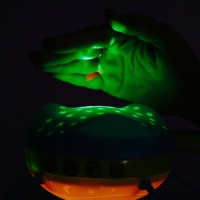 Мобиль музыкальный на кроватку &laquo;Яркие птички&raquo;, с ночником + пульт, цвет МИКС