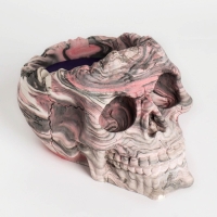 Свеча фигурная ароматическая в бетоне "Череп", 14х11 см, фиолетовый, черника Свеча фигурная ароматическая в бетоне "Череп", 14х11 см, фиолетовый, черника