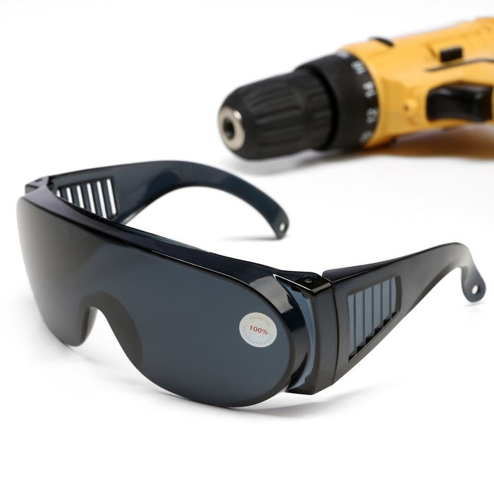 Очки защитные ТУНДРА, черные, открытого типа, ударопрочный материал Очки защитные ТУНДРА, черные, открытого типа, ударопрочный материал