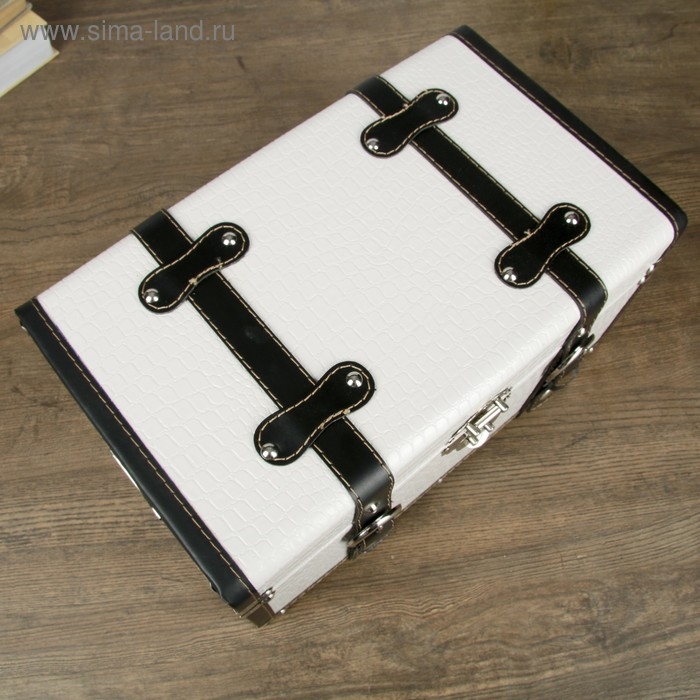 Шкатулка дерево кожзам "Сундук с ремнями" белый 19х21х35 см