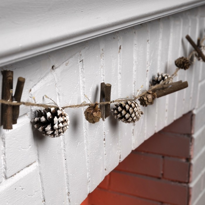 Гирлянда «Нить» 1.5 м роса с насадками «Заснеженные шишки», IP20, серебристая нить, 30 LED, батарейки CR2032х2 (в комплекте), свечение тёплое белое Гирлянда «Нить» 1.5 м роса с насадками «Заснеженные шишки», IP20, серебристая нить, 30 LED, батарейки CR2032х2 (в комплекте), свечение тёплое белое