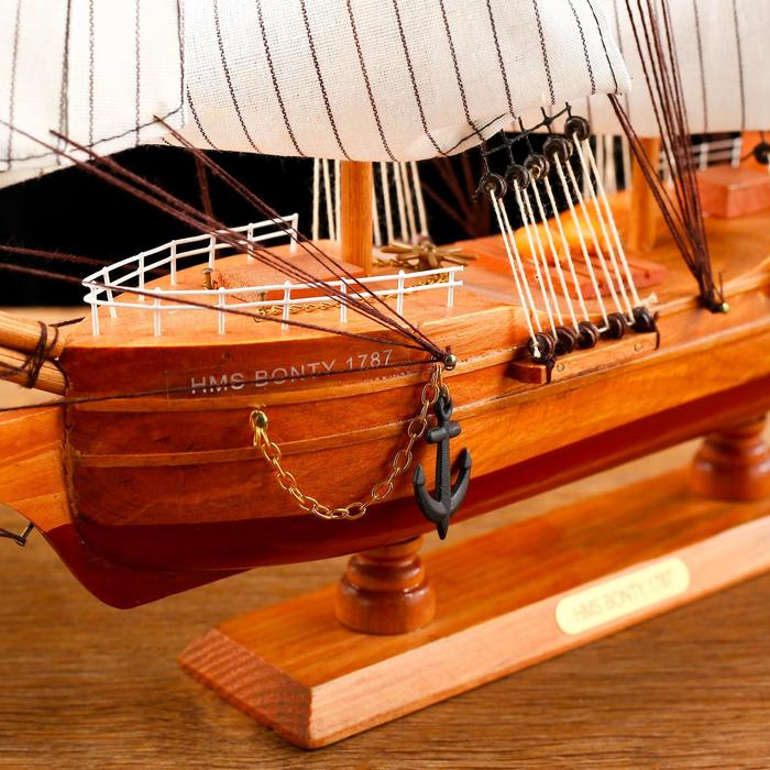 Корабль сувенирный большой &laquo;Крамбол&raquo;, борта светлое дерево, паруса белые, микс 57&times;9&times;49см