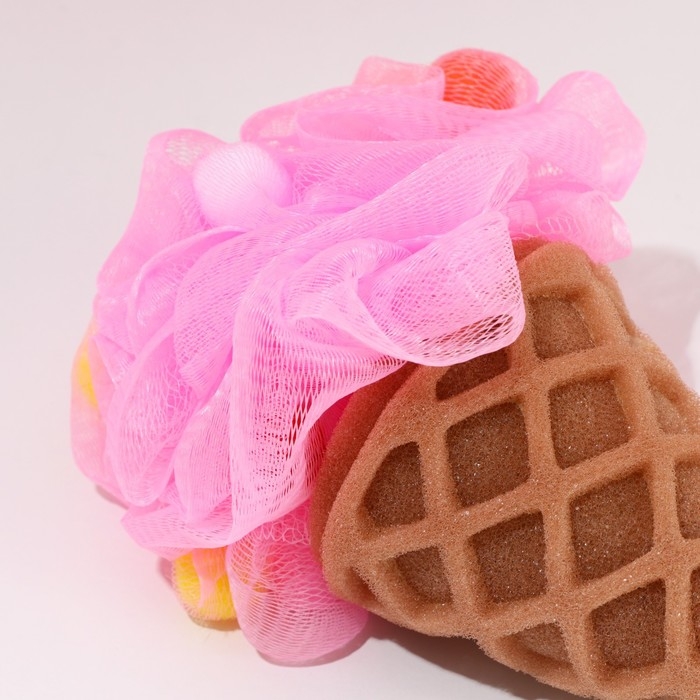 Подарочный набор косметики &laquo;Моей ягодке&raquo;, гель для душа 300 мл и мочалка, аромат клубники в шоколаде, ЧИСТОЕ СЧАСТЬЕ