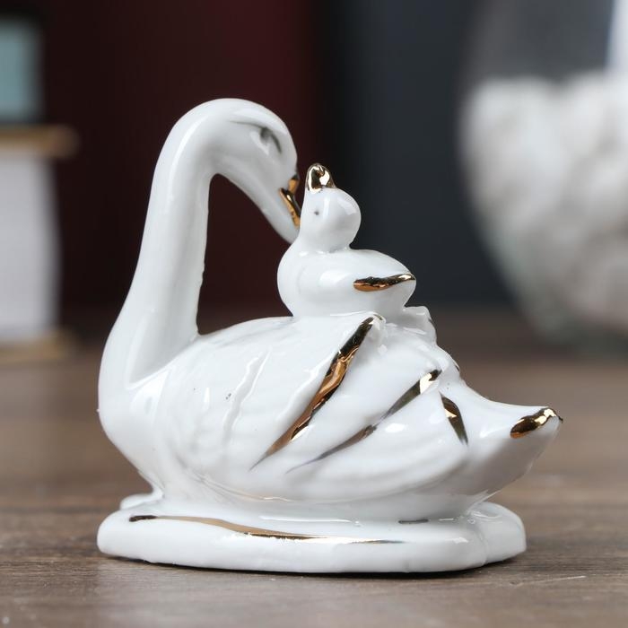 Сувенир "Лебёдушка с деткой" 6х7,5 см