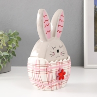 Шкатулка керамика "Зайка в яйце в клеточку, с цветком" серо-красный 11,8х7,2х20,8 см Шкатулка керамика "Зайка в яйце в клеточку, с цветком" серо-красный 11,8х7,2х20,8 см