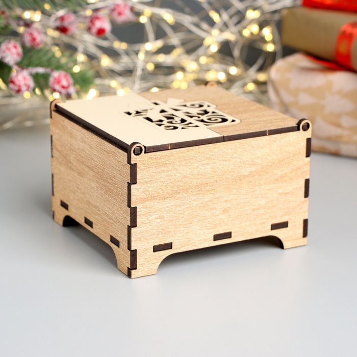Новогодняя шкатулка комбинированная Новогодняя шкатулка комбинированная "Подарок" 10,5х10х7 см