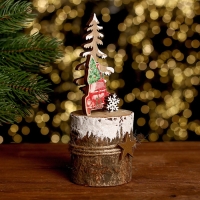 Новогодний декор &laquo;Новогоднее авто на пеньке&raquo; 7 &times; 7 &times; 17 см