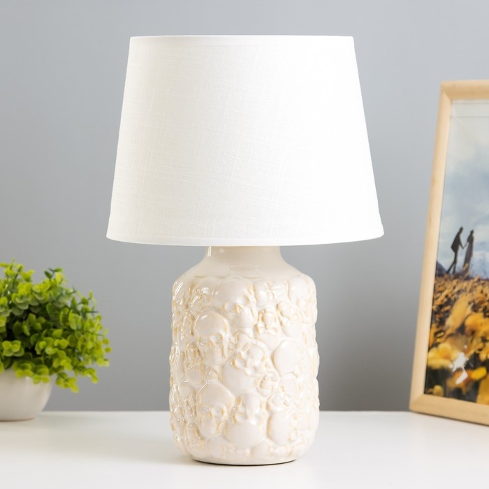 Настольная лампа Настольная лампа "Череп" Е14 40Вт 23х23х34,5 см RISALUX