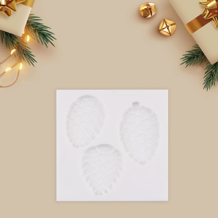 Силиконовый молд для творчества «Новогодние шишки», 8 х 8 см Силиконовый молд для творчества «Новогодние шишки», 8 х 8 см