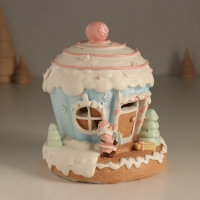 Сувенир полистоун свет "Пряничный домик-кекс, с дедом Морозом" зефирный 12х12х14 см Сувенир полистоун свет "Пряничный домик-кекс, с дедом Морозом" зефирный 12х12х14 см