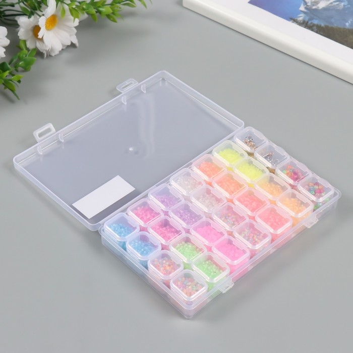 Бисер стекло 12/0 в шкатулке "Светящийся в темноте" стеклярус и бусины 17,5х10х2 см