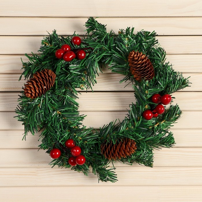 Венок новогодний d-19 см "Уютная сказка" ягоды шишки