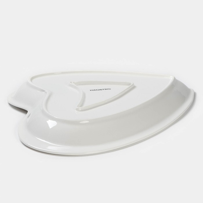 Блюдо фарфоровое Magistro &laquo;Сердце Бланш&raquo;, 24&times;27&times;3 см, цвет белый