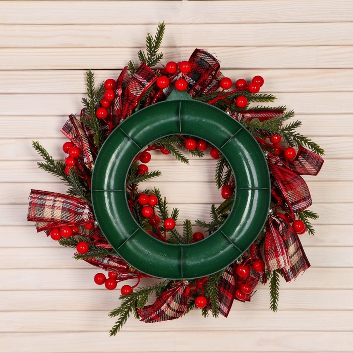 Венок новогодний d- 30 см "Уютная сказка" клетчатые ленты ягоды