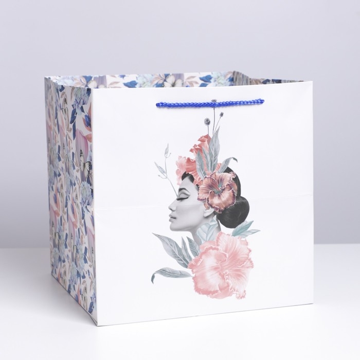 Пакет подарочный квадратный, упаковка, «Сияй», 30 х 30 х 30 см Пакет подарочный квадратный, упаковка, «Сияй», 30 х 30 х 30 см