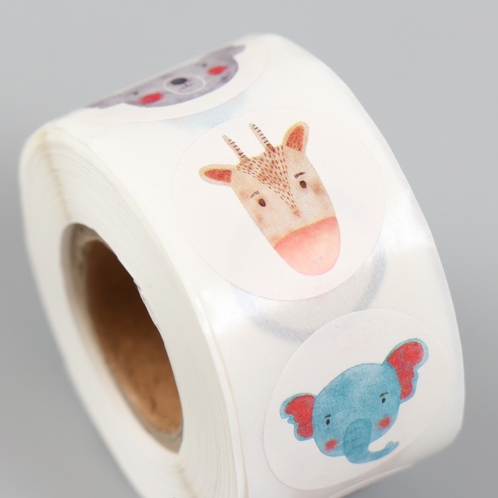 Наклейка бумага Наклейка бумага "Нарисованные звери" d=2,5 см 500 шт в рулоне 3х6,5х6,5 см