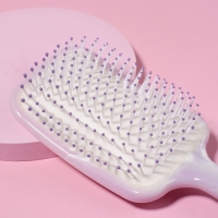 Расчёска массажная, изогнутая, широкая, 8,5 &times; 24 см, цвет перламутровый