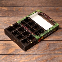 Новый год. Упаковка для конфет 16 шт &laquo;Новогодние ветви&raquo;, 17,7 х 17,7 х 3,8 см