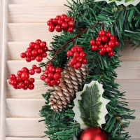 Венок новогодний d-40 см "Лесной фестиваль" веточки с ягодами листья Венок новогодний d-40 см "Лесной фестиваль" веточки с ягодами листья