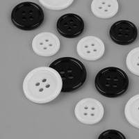 Набор пуговиц, 4 прокола, d = 12,5 / 15 / 17,5 мм, 80 &plusmn; 4 шт, в контейнере, цвет чёрный/белый