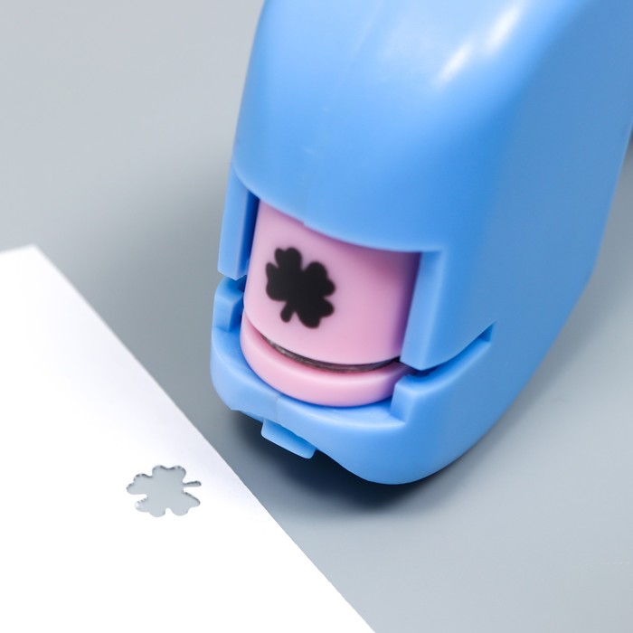 Набор фигурных дыроколов в сундуке (набор 36 шт) с держателем 20х26х4 см МИКС