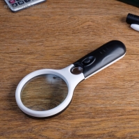 Лупа 2,5х, 8х d=7см, с подсветкой Лупа 2,5х, 8х d=7см, с подсветкой