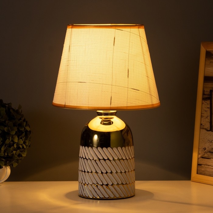 Лампа настольная Лампа настольная "Лаура" 1х40Вт Е14 белый/золото 22х22х36см