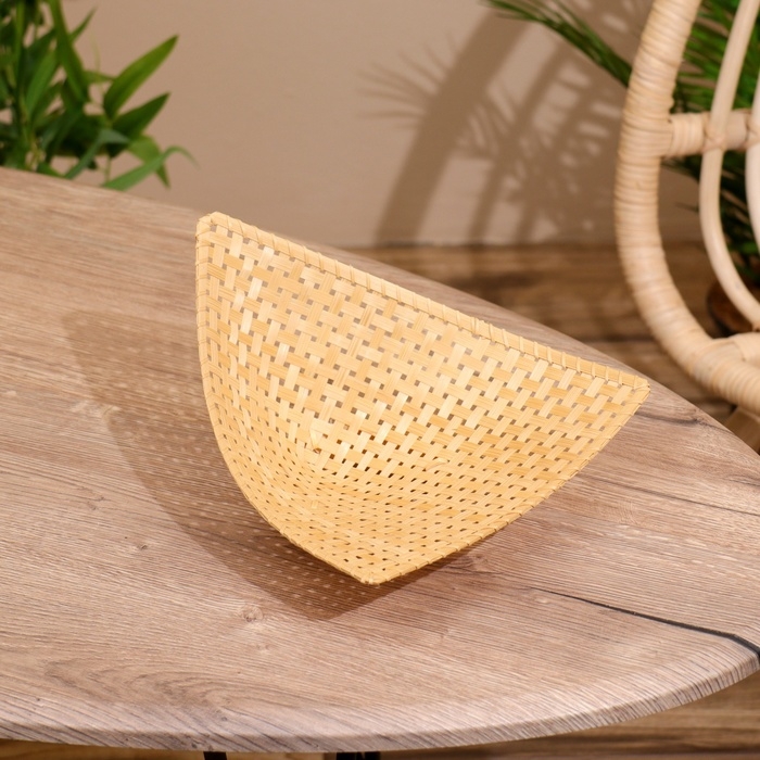 Вазочка плетёная, из бамбука 22х22х14 см Вазочка плетёная, из бамбука 22х22х14 см