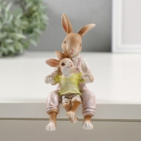Сувенир полистоун "Зайчик с сыном" 6х7х12,5 см Сувенир полистоун "Зайчик с сыном" 6х7х12,5 см