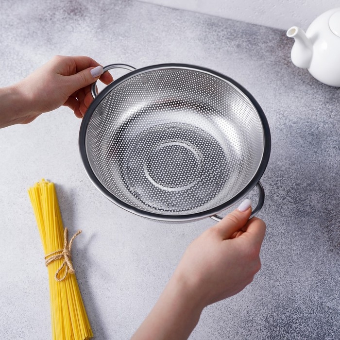 Дуршлаг из нержавеющей стали «Марко», d=22 см, две ручки, цвет хромированный Дуршлаг из нержавеющей стали «Марко», d=22 см, две ручки, цвет хромированный