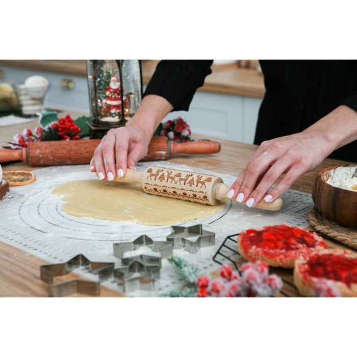 Скалка новогодняя Доляна, фигурная, 30&times;4 см, рабочая часть 11,5 см, вращающаяся