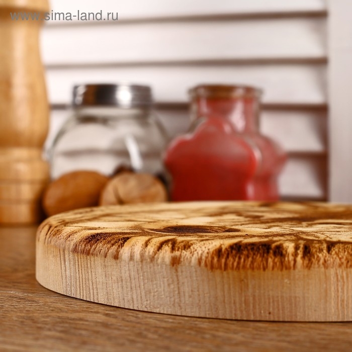 Доска из массива кедра &laquo;Волк&raquo;, круглая, 18 &times; 18 см №240