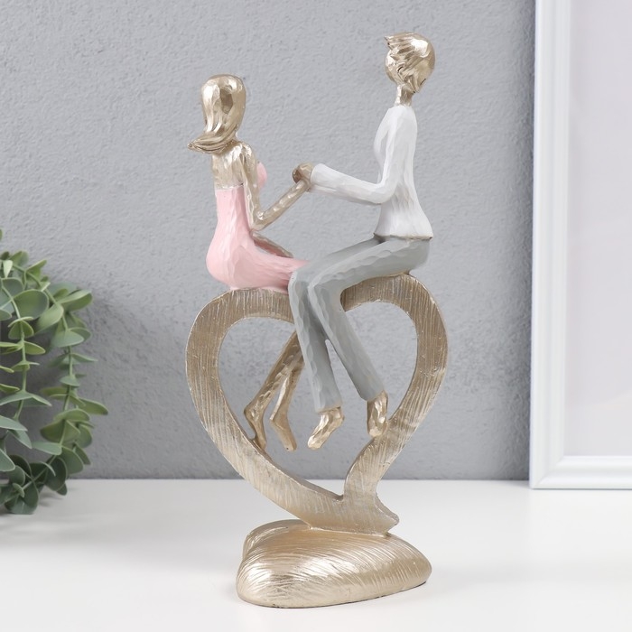 Сувенир полистоун Сувенир полистоун "Влюблённая пара сидит на сердце" 13х10,5х27 см