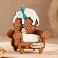 Игольница сувенир "Кот в кресле", МДФ, Дуб, 8,5х5х8,5 см Игольница сувенир "Кот в кресле", МДФ, Дуб, 8,5х5х8,5 см