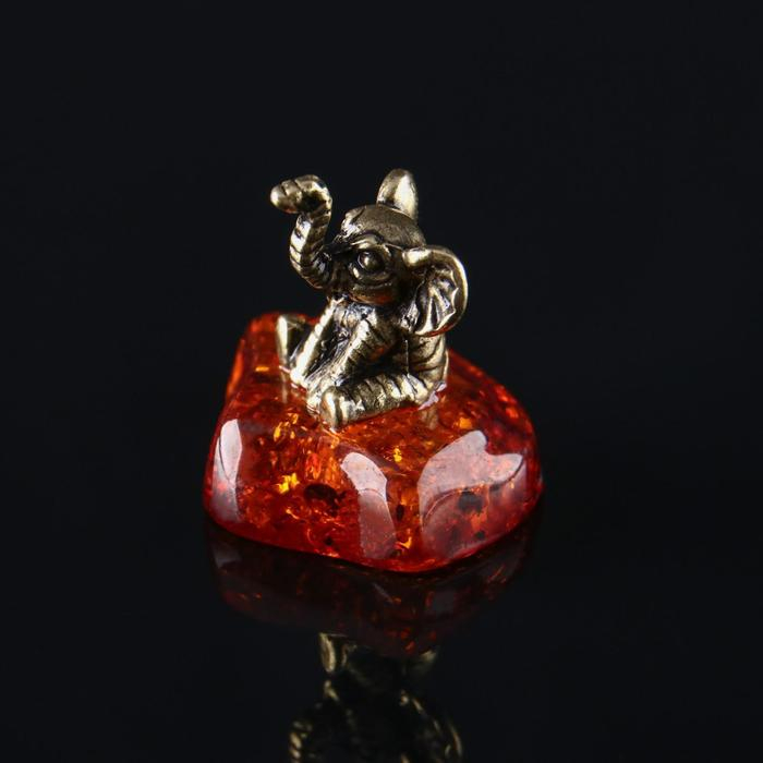 Сувенир "Слоник с хоботом вверх", латунь, янтарная смола, 1,5х1,2х1,0 см