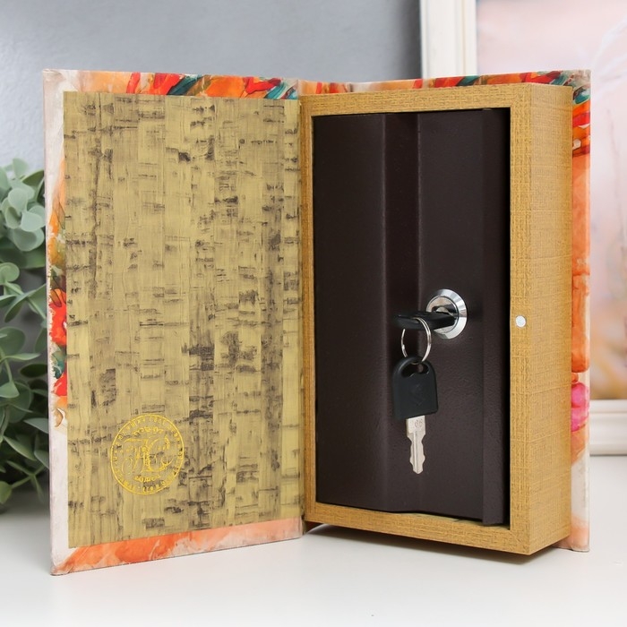 Сейф-книга дерево кожзам Сейф-книга дерево кожзам "Красивая девушка" 21х13х5 см