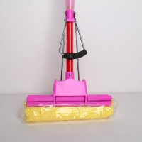 Швабра для мытья пола с двойным роликовым отжимом Доляна, насадка ПВА 28&times;6 см, телескопическая ручка 96-119 см, цвет МИКС