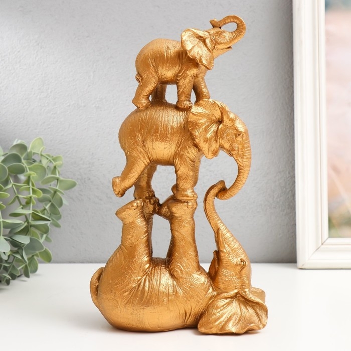 Сувенир полистоун "Пирамида из слонов" золото 7,7х14,5х25 см