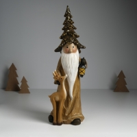 Сувенир полистоун "Дед Мороз в золотом наряде, колпаке-ёлке, с оленёнком" 12х9,5х36 см Сувенир полистоун "Дед Мороз в золотом наряде, колпаке-ёлке, с оленёнком" 12х9,5х36 см