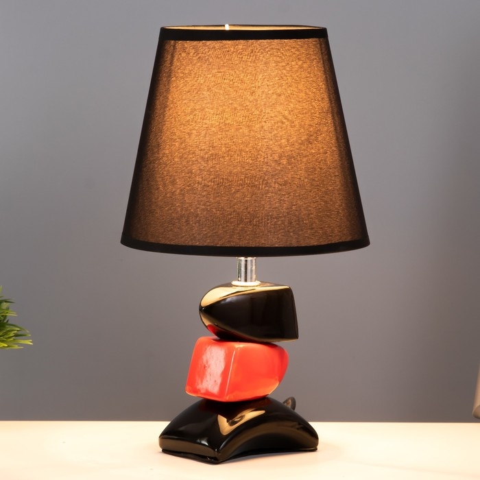 Настольная лампа "Дасия" E14 40Вт черно-красный 18х18х29 см RISALUX