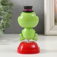 Маятник пластик от солнечной батареи "Лягушонок с букетом роз в цилиндре" 5,2х6,1х10,5 см Маятник пластик от солнечной батареи "Лягушонок с букетом роз в цилиндре" 5,2х6,1х10,5 см