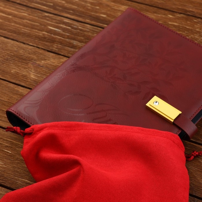 Родословная книга со встроенной флешкой 16 Gb &laquo;Книга всей семьи&raquo;, 17,5 х 23 см.