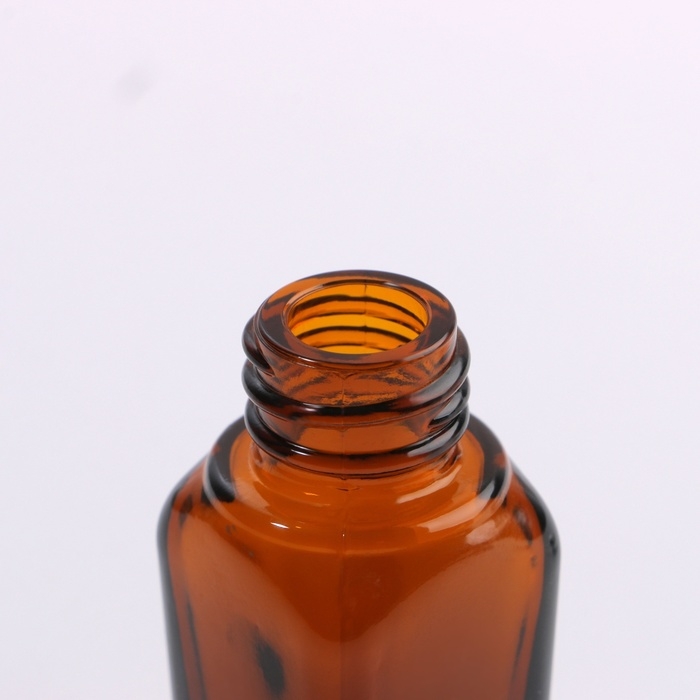 Бутылочка стеклянная для хранения с пипеткой, 10 мл, цвет коричневый/белый Бутылочка стеклянная для хранения с пипеткой, 10 мл, цвет коричневый/белый