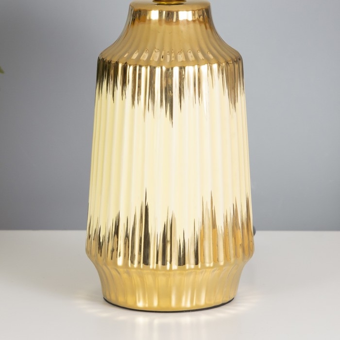 Лампа настольная Лампа настольная "Нереа" 1х40Вт Е14 бежевый/золото 24х24х40см