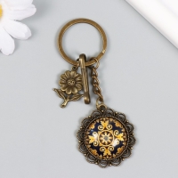 Брелок металл, стекло с карабином "Цветочек и узоры в медальоне" бронза 9,5 см Брелок металл, стекло с карабином "Цветочек и узоры в медальоне" бронза 9,5 см