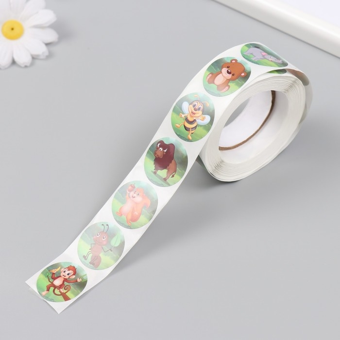 Наклейка бумага "Жители джунглей" d=2,5 см 500 шт в рулоне 3х6,5х6,5 см