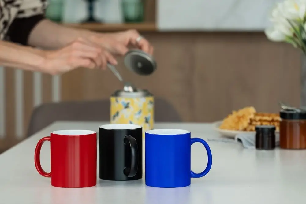 Кружка &laquo;Хамелеон&raquo;, глянцевая, красная