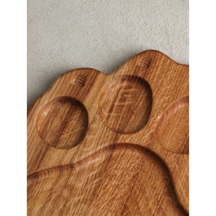 Доска для подачи авторская &laquo;Лапа Тигра&raquo;, 19&times;22&times;2 см, натуральный дуб