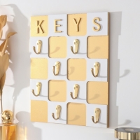 Крючки декоративные дерево "Шахматная доска" бело-золотая 20х3х25 см Крючки декоративные дерево "Шахматная доска" бело-золотая 20х3х25 см