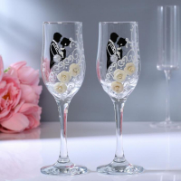 Набор свадебных бокалов «Жених и невеста» с лепкой, 200 мл, чёрно-белый Набор свадебных бокалов «Жених и невеста» с лепкой, 200 мл, чёрно-белый